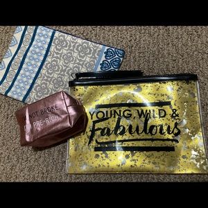 MAKEUP / TRAVEL BAGS